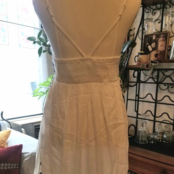 🥀SALE!(1 LEFT! M)cutest white dress w/blue floral - Picture 8 of 10